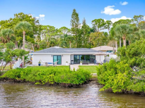 Waterfront home, luxury design, HOT TUB